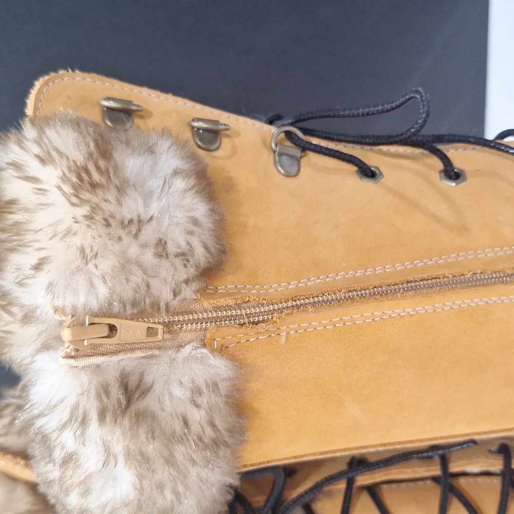 Women's Timberland Fur-Trim Boots- Size 5.5 - Picture 6 of 15